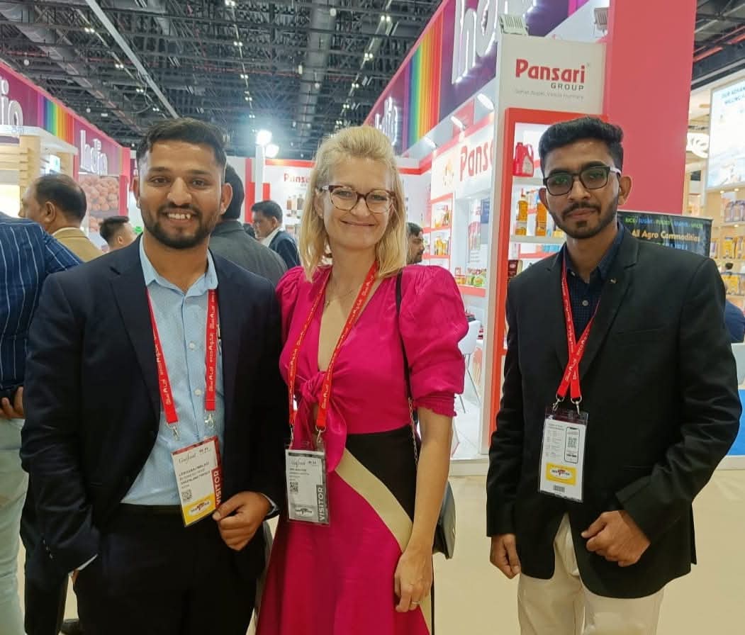 export consultant meeting international buyers