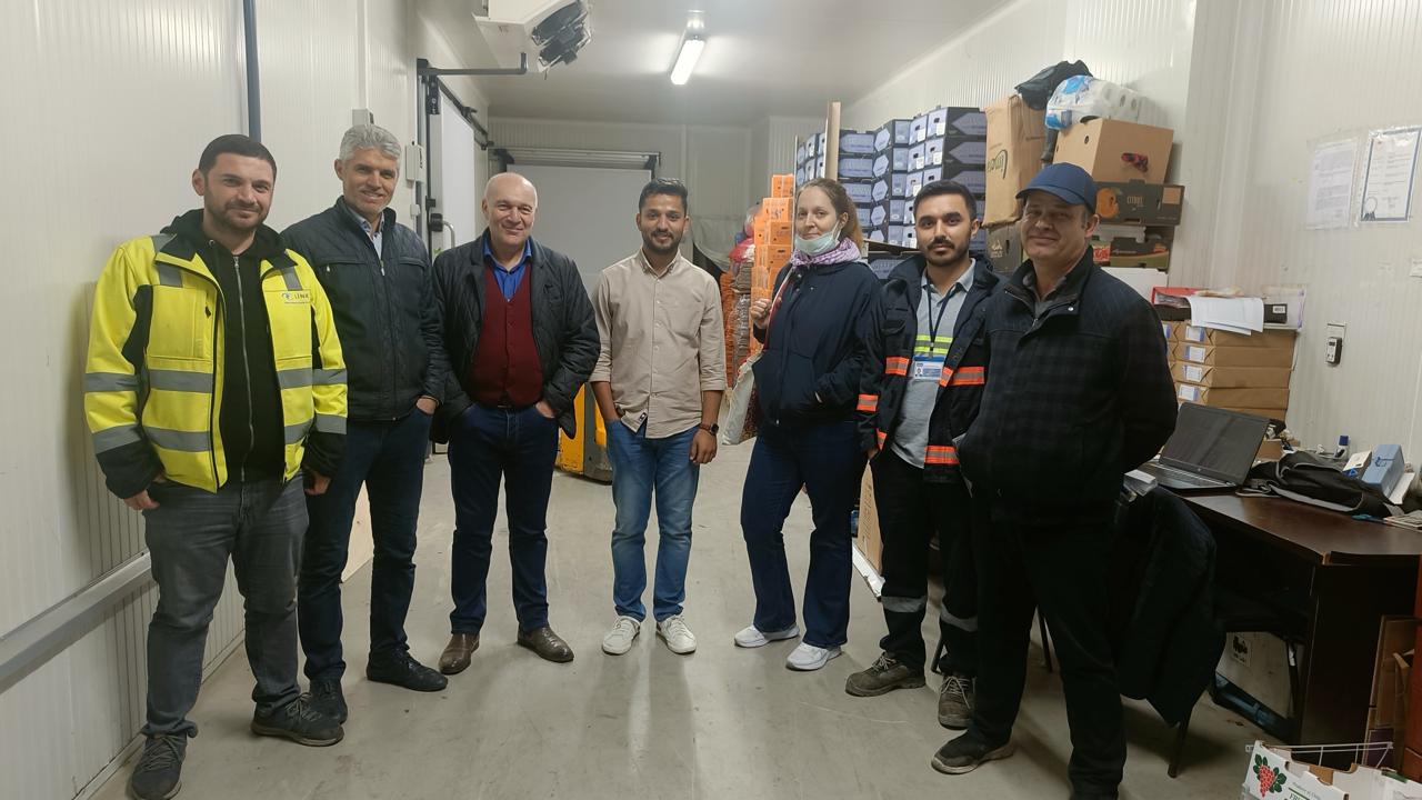 export consultant meeting international buyers